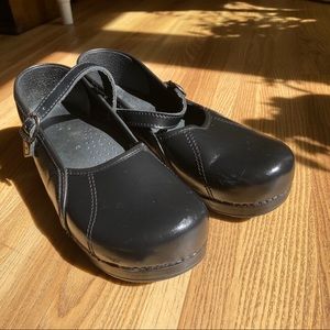 Dansko Clogs, Black, Size 42 (US 11-11.5)